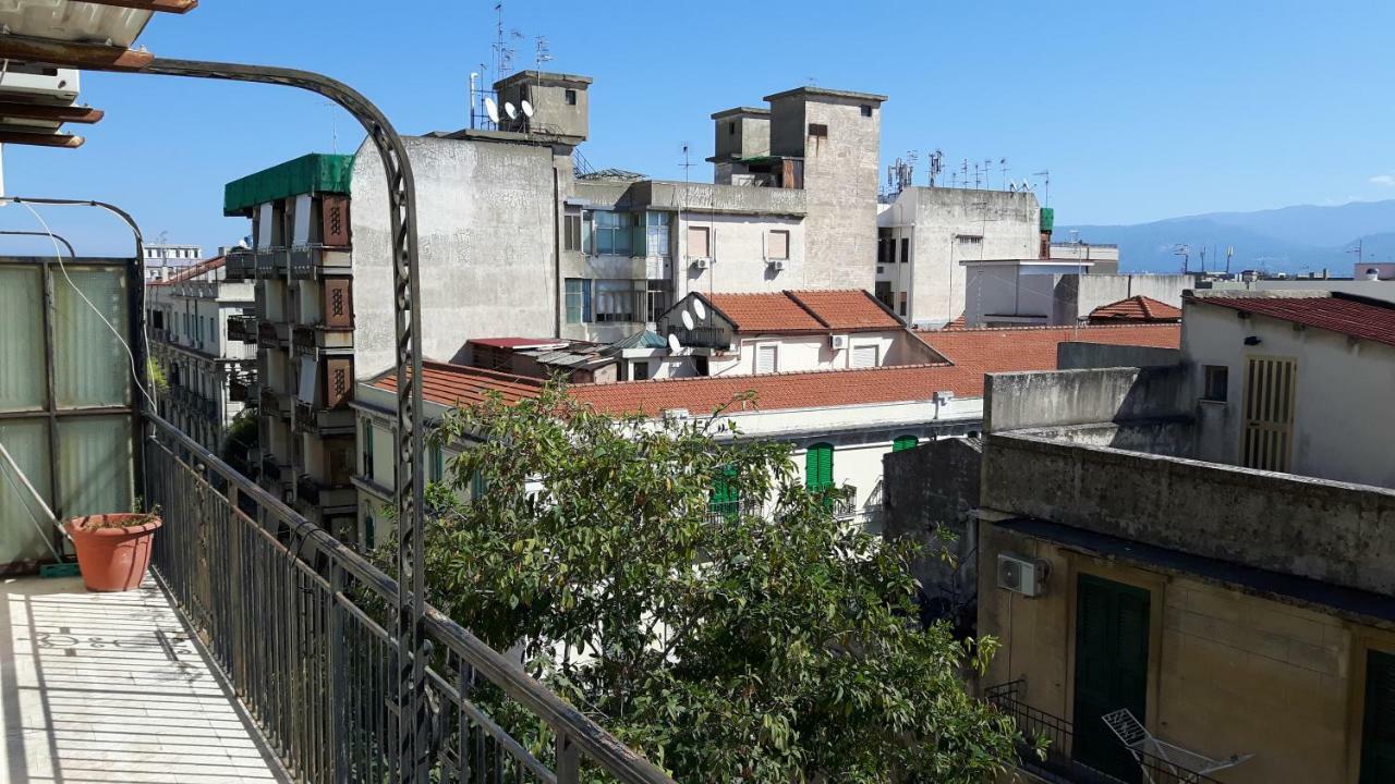 Il Tuppo - Al Centro In Cima Lägenhet Messina Exteriör bild