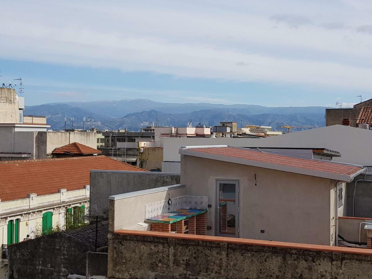 Il Tuppo - Al Centro In Cima Lägenhet Messina Exteriör bild